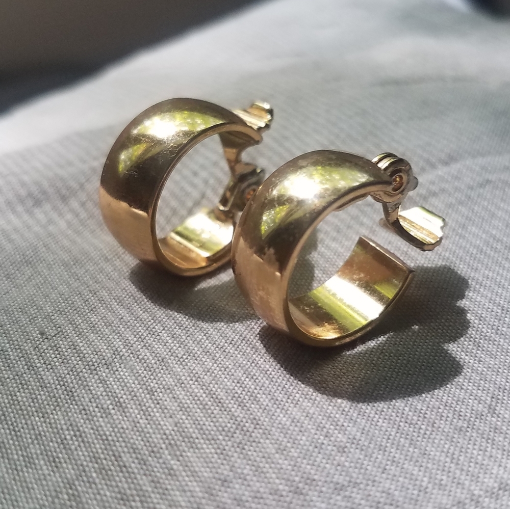 Vintage Gold Clip On Hoop earrings